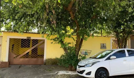 CASA SETOR RIVIERA Casa de Rua com 3 Quarto(s) e 2 banheiro(s) à Venda, 250 por R$ 400.000 no setor Água Branca TA14162