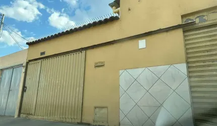 Casa a venda no Setor Santa Helena 3 quartos sendo 1 suíte e área comercial na frente Casa de Rua com 3 Quarto(s) e 2 banheiro(s) à Venda, 360 por R$ 500.000 no setor Vila Santa Helena AD15430