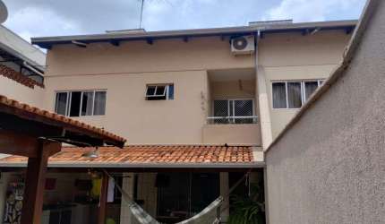 Belo sobrado no Parque Anhanguera com opção de entrada pelo fundo devido o lote ser vazado. Boa localização , próximo ao C.T Goiás Esporte Clube. Sobrado com 3 Quarto(s) e 3 banheiro(s) à Venda, 295 p