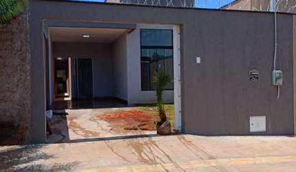 CASA  RESIDENCIAL  PETROPOLIS Casa de Rua com 3 Quarto(s) e 3 banheiro(s) à Venda, 128 por R$ 410.000 no setor Residencial Petrópolis AD17436
