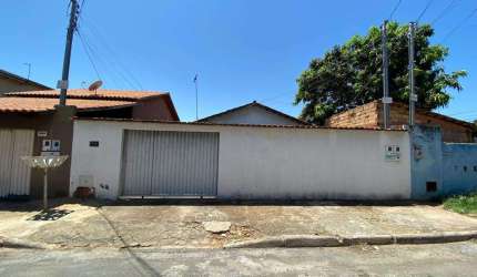 Casa próximas a principais Avenidas  Casa de Rua com 2 Quarto(s) e 2 banheiro(s) à Venda, 300 por R$ 410.000 no setor Setor Garavelo IN17788