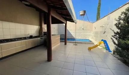 Sobrado Jardim América  Casa de Rua com 4 Quarto(s) e 6 banheiro(s) à Venda, 229 por R$ 920.000 no setor Jardim América IN17880