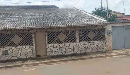 casa Jardim Mariliza  4/4  1 suíte   Casa de Rua com 4 Quarto(s) e 2 banheiro(s) à Venda, 271 por R$ 900.000 no setor Parque Amazônia TA18241