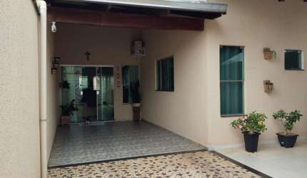 Casa Casa de Rua com 3 Quarto(s) e 2 banheiro(s) à Venda, 125 por R$ 370.000 no setor Residencial Canadá IN20094