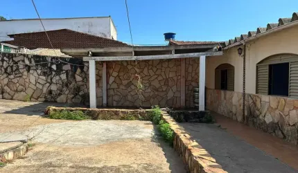 Setor rodoviáriario  Casa de Rua com 2 Quarto(s) e 2 banheiro(s) à Venda, 360 por R$ 420.000 no setor Rodoviário AD20481