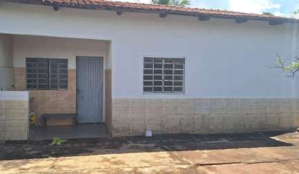 Bairro da Tijuca  Casa de Rua com 3 Quarto(s) e 2 banheiro(s) à Venda, 83 por R$ 250.000 no setor Setor Barra da Tijuca AD20543