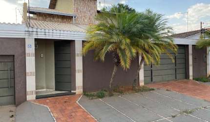 CASA SETOR PEDRO LUDOVICO Casa de Rua com 3 Quarto(s) e 5 banheiro(s) à Venda, 220 por R$ 820.000 no setor SETOR PEDRO LUDOVICO AD21869