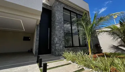 Linda casa térrea com piscina com hidromassagem no Setor Garavelo Casa de Rua com 3 Quarto(s) e 4 banheiro(s) à Venda, 220.86 por R$ 990.000 no setor Setor Garavelo Residencial Park VN22388
