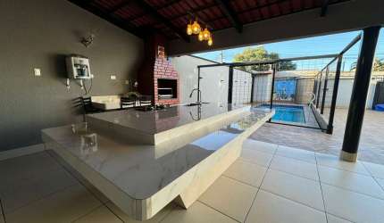 Casa Parque das Flores - 257m², 5 quartos. Casa de Rua com 5 Quarto(s) e 3 banheiro(s) à Venda, 257 por R$ 970.000 no setor Parque das Flores VN22409