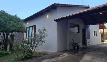 Casa de 3 quartos no Bairro São Francisco na Av Rezende Casa de Rua com 3 Quarto(s) e 2 banheiro(s) à Venda, 150 por R$ 650.000 no setor São Francisco AD22594