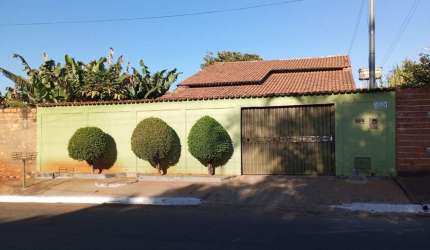 Linda casa no Setor Expansul Casa de Rua com 3 Quarto(s) e 2 banheiro(s) à Venda, 130 por R$ 340.000 no setor Loteamento Expansul AD23157