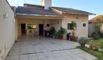 CASA EM AVENIDA COMERCIAL NO JARDIM MARILIZA Casa de Rua com 4 Quarto(s) e 4 banheiro(s) à Venda, 236 por R$ 870.000 no setor Jardim Mariliza ST23282