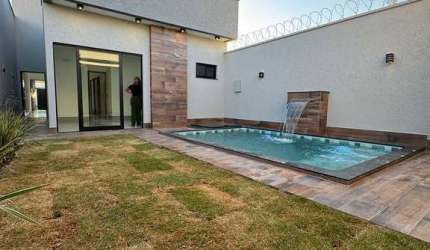 CASA Casa de Rua com 3 Quarto(s) e 1 banheiro(s) à Venda, 151.89 por R$ 735.000 no setor Jardim Presidente AD23910