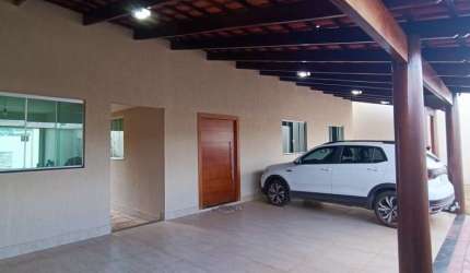 Vendo Casa de 3 Quartos Sozinha no Lote, com Piscina no Vila Brasília Casa de Rua com 3 Quarto(s) e 2 banheiro(s) à Venda, 223 por R$ 850.000 no setor Parque Real de Goiânia VN24030