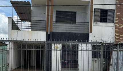Sobrado Setor Sul - Excelente para investimento! Casa de Rua com 8 Quarto(s) e 3 banheiro(s) à Venda, 297 por R$ 890.000 no setor Setor Sul FL24109