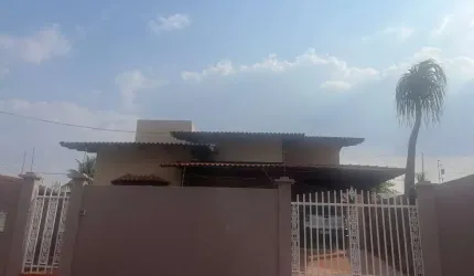 Casa Trindade Casa de Rua com 5 Quarto(s) e 2 banheiro(s) à Venda, 194.2 por R$ 750.000 no setor Vila Pai Eterno AD24122