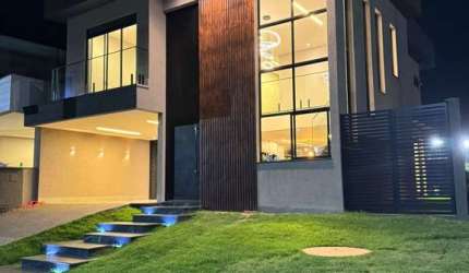 Sobrado 3 suítes com piscina alto padrão  Casa em Condomínio com 3 Quarto(s) e 5 banheiro(s) à Venda, 215 por R$ 1.700.000 no setor Jardins Capri AD24356