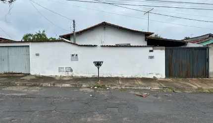 CASA SETOR LESTE Casa de Rua com 3 Quarto(s) e 1 banheiro(s) à Venda, 178 por R$ 450.000 no setor Vila Morais AD24938