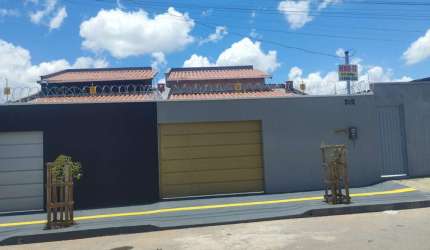 CASA RESIDENCIAL Casa de Rua com 3 Quarto(s) e 1 banheiro(s) à Venda, 114 por R$ 395.000 no setor Condomínio Rio Branco AD25063