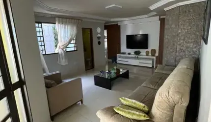 Casa Vila Resende  Casa de Rua com 3 Quarto(s) e 4 banheiro(s) à Venda, 240 por R$ 980.000 no setor Vila Rezende IN25774