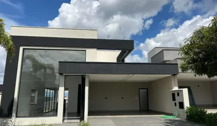 Casa com 3 quartos em condomínio fechado. Casa em Condomínio com 3 Quarto(s) e 4 banheiro(s) à Venda, 154.05 por R$ 1.350.000 no setor Goiânia Park Sul TA26248