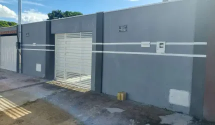 Casa de 3 Quartos a 5 Minutos do Centro de Luziânia Casa de Rua com 3 Quarto(s) e 2 banheiro(s) à Venda, 94 por R$ 230.000 no setor Mansões de Recreio Casa de Telha VN26545