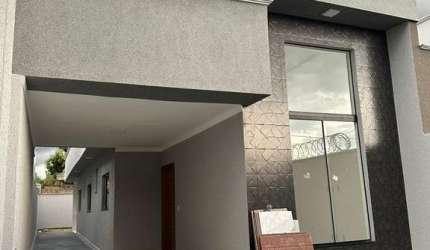 Casa no Vera Cruz Casa de Rua com 3 Quarto(s) e 2 banheiro(s) à Venda, 102 por R$ 390.000 no setor Conjunto Vera Cruz TA26819