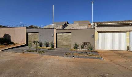Casa em Senador Canedo Casa de Rua com 3 Quarto(s) e 1 banheiro(s) à Venda, 125 por R$ 290.000 no setor Residencial Prado AD26869