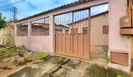 Casa de Rua à venda com 180m² 2 suites e 2 vagas Casa de Rua com 2 Quarto(s) e 2 banheiro(s) à Venda, 120 por R$ 150.000 no setor Conjunto Vera Cruz AD26978