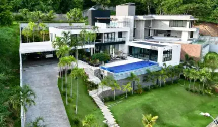 CASA PORTAL DO SOL MENDANHA Casa em Condomínio com 4 Quarto(s) e 4 banheiro(s) à Venda, 640 por R$ 6.850.000 no setor Residencial Parque Mendanha TA27027