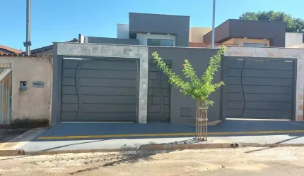 Casa térrea com suite e churrasqueira à carvão Casa de Rua com 2 Quarto(s) e 1 banheiro(s) à Venda, 93 por R$ 375.000 no setor Setor Orientville AD27035