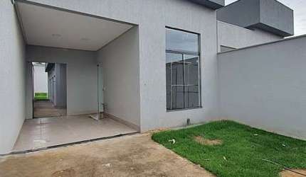 Vendo Casa de 3 Quartos no Papillon Park Casa de Rua com 3 Quarto(s) e 2 banheiro(s) à Venda, 93 por R$ 400.000 no setor Papillon Park VN27162
