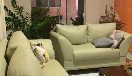 Sobrado Residencial Village Veneza Casa de Rua com 3 Quarto(s) e 2 banheiro(s) à Venda, 400 por R$ 1.300.000 no setor Village Veneza AD25924