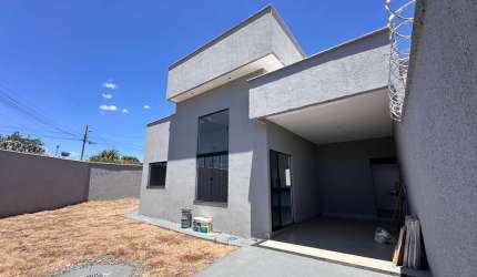Casa Veiga Jardim Casa de Rua com 2 Quarto(s) e 2 banheiro(s) à Venda, 81.27 por R$ 402.307 no setor Parque Veiga Jardim AD27457