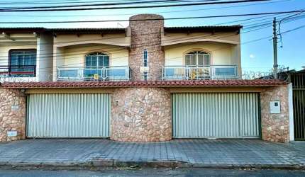 Lindo Sobrado Marechal Rondon Casa de Rua com 4 Quarto(s) e 3 banheiro(s) à Venda, 422 por R$ 1.600.000 no setor Setor Marechal Rondon AD27703
