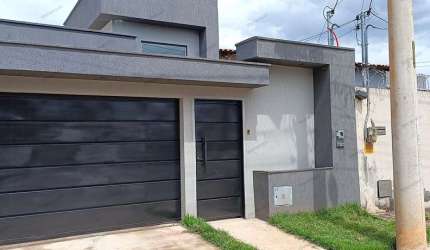 Vendo Casa de 3 Quartos no Setor Pontal Sul 2 Casa de Rua com 3 Quarto(s) e 2 banheiro(s) à Venda, 105 por R$ 420.000 no setor Setor Pontal Sul VN27807