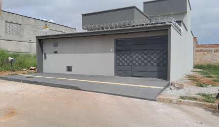 CASA NO RESIDENCIAL RECANTO DAS EMAS  Casa de Rua com 3 Quarto(s) e 2 banheiro(s) à Venda, 200 por R$ 700.000 no setor Residencial Recanto das Emas IN27862