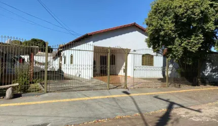 Casa no Jardim América Rua C 130 A, Lote com 18 metros de frente Casa de Rua com 3 Quarto(s) e 2 banheiro(s) à Venda, 210 por R$ 650.000 no setor Jardim América VN27875