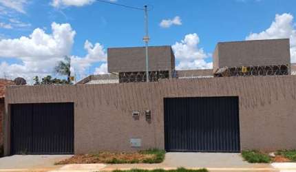 CASA 3 QTS, 1 SUITE E ÁREA GOURMET COM CHURRASQUEIRA A CARVÃO Casa de Rua com 3 Quarto(s) e 3 banheiro(s) à Venda, 102.28 por R$ 349.900 no setor Pontal Sul - Acréscimo AD27896