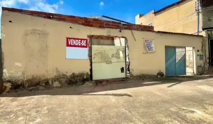 Casa de rua a venda com  408,10m², 5 quartos e 3 vagas Casa de Rua com 5 Quarto(s) e 3 banheiro(s) à Venda, 238.63 por R$ 600.000 no setor Parque Amazonia AD27936