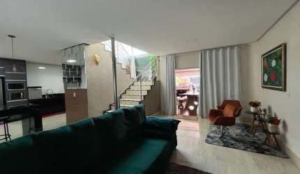 Sobrado Conjunto Cachoeira Dourada Sobrado com 4 Quarto(s) e 3 banheiro(s) à Venda, 220 por R$ 800.000 no setor Conjunto Cachoeira Dourada VN17775
