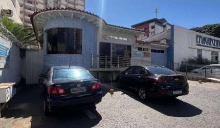 Imóvel de porteira fechada com CNPJ Casa de Rua com 5 Quarto(s) e 6 banheiro(s) à Venda, 359.5 por R$ 1.600.000 no setor Setor central VN28406