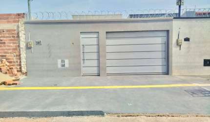 Casa Impecavel à venda com 120m², 3 Quartos e 2 Vagas Casa de Rua com 3 Quarto(s) e 2 banheiro(s) à Venda, 70 por R$ 380.000 no setor Parque da Nacoes AD28465