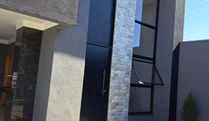 Casa Moderna com Pé Direito Duplo e Varanda Gourmet – Recanto das Emas, Goiânia Casa de Rua com 3 Quarto(s) e 3 banheiro(s) à Venda, 133.57 por R$ 650.000 no setor Residencial Recanto das Emas AU28579