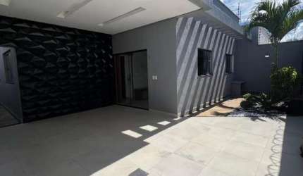 Casa 3q TRINDADE Casa de Rua com 3 Quarto(s) e 2 banheiro(s) à Venda, 100 por R$ 390.000 no setor Residencial Monte Cristo AD28853