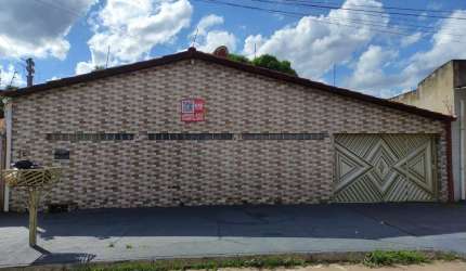 CASA RENATA PARK TRINDADE Casa de Rua com 3 Quarto(s) e 2 banheiro(s) à Venda, 217 por R$ 330.000 no setor Residencial Renata Park AD28902