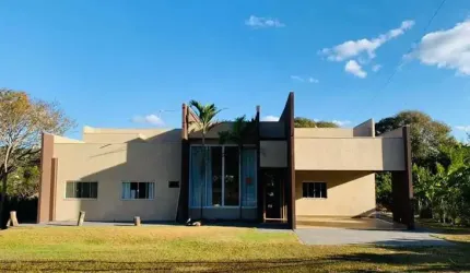 Casa em condomínio de chácaras/Hidrolandia Casa em Condomínio com 3 Quarto(s) e 4 banheiro(s) à Venda, 322 por R$ 1.580.000 no setor Condomínio águas da Serra SL28525
