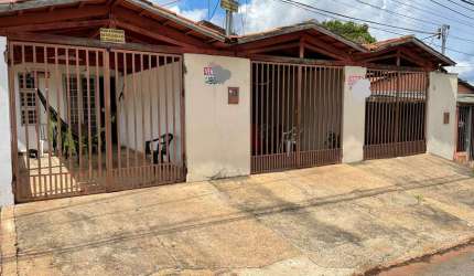 IMOVEL COM 3 CASAS - JARDIM GUANABARA  Casa de Rua com 6 Quarto(s) e 3 banheiro(s) à Venda, 360 por R$ 900.000 no setor Jardim Guanabara VN21260