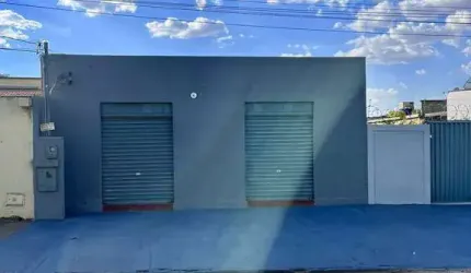 Vende-se casa residencial com sala comercial no Setor Criméia Oeste Casa de Rua com 3 Quarto(s) e 2 banheiro(s) à Venda, 427 por R$ 590.000 no setor Setor Crimeia Oeste IN29702