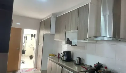 Casa de alto padrão com duas salas comerciais no J. Planalto Casa de Rua com 3 Quarto(s) e 5 banheiro(s) à Venda, 216 por R$ 1.400.000 no setor Jardim Planalto AD29974